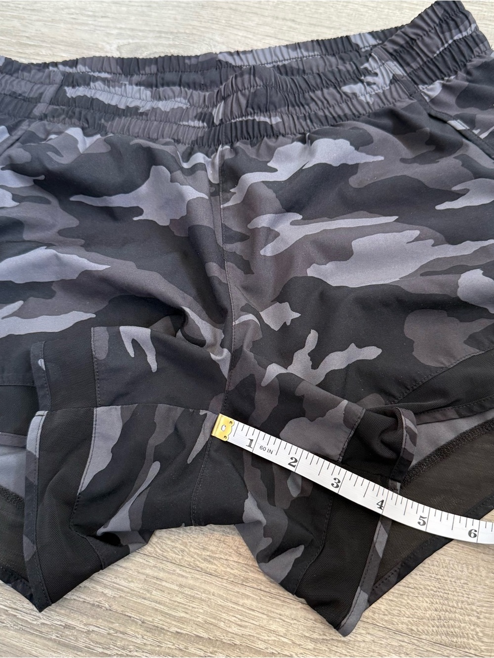 Athleta‎ Shorts - Printed Mesh Racer Run Short 4" - Picture 8 of 8